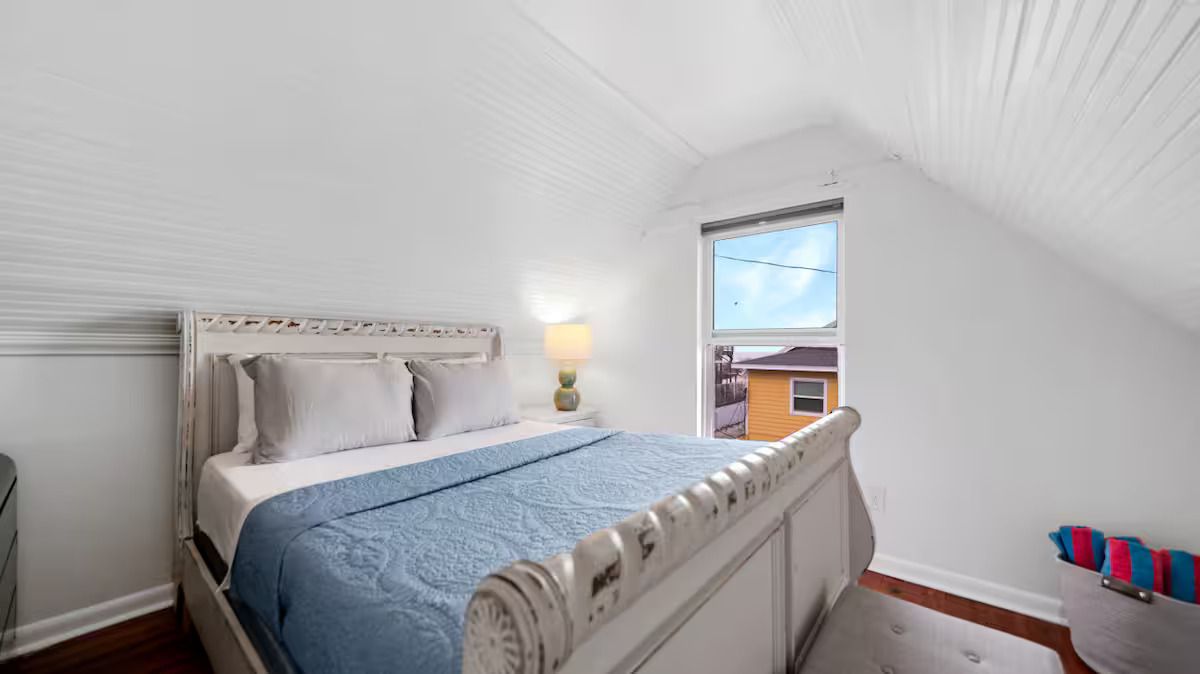 Queen room with great ocean views!