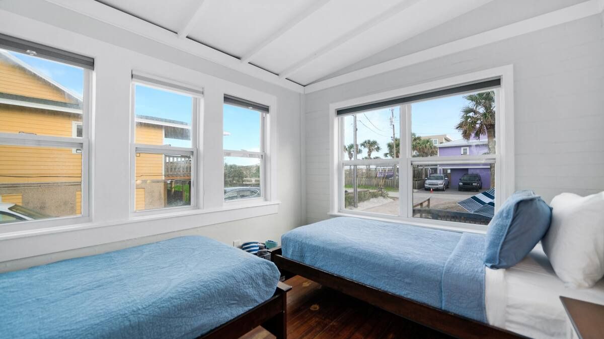 Oceanview twin room downstairs