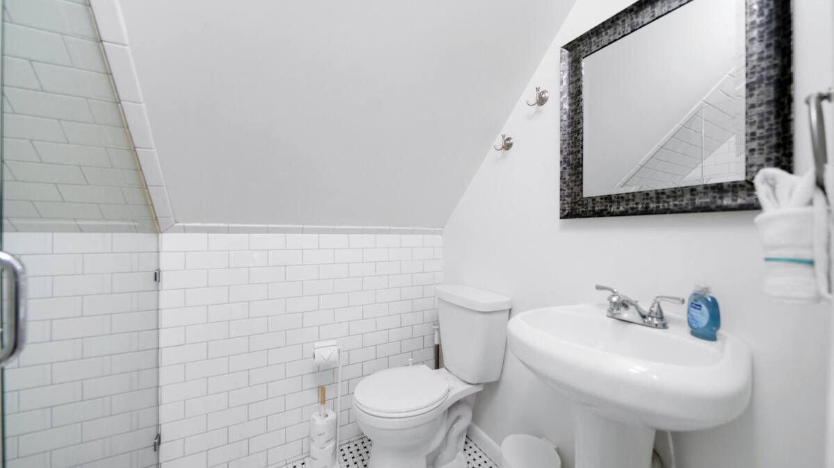 Upstairs full bath