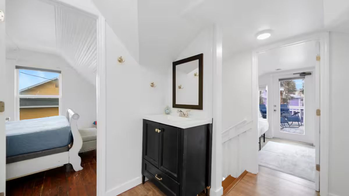 Extra hall sink for a quick brush or blow dry